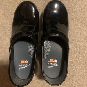Dansko XP Black Patent Clogs Sz 38
